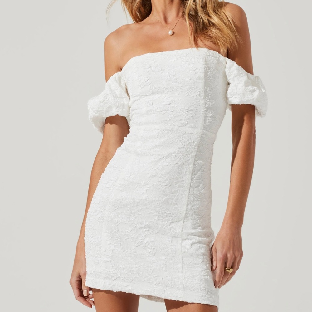 NWT ASTR THE LABEL RAINA DRESS